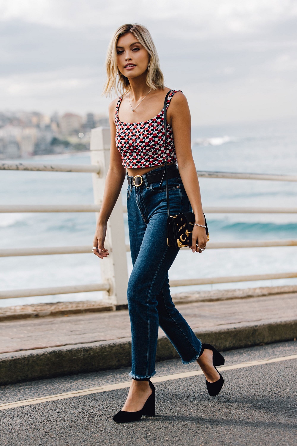 什么样的牛仔裤好看又百搭,百搭时尚超好版型牛仔裤