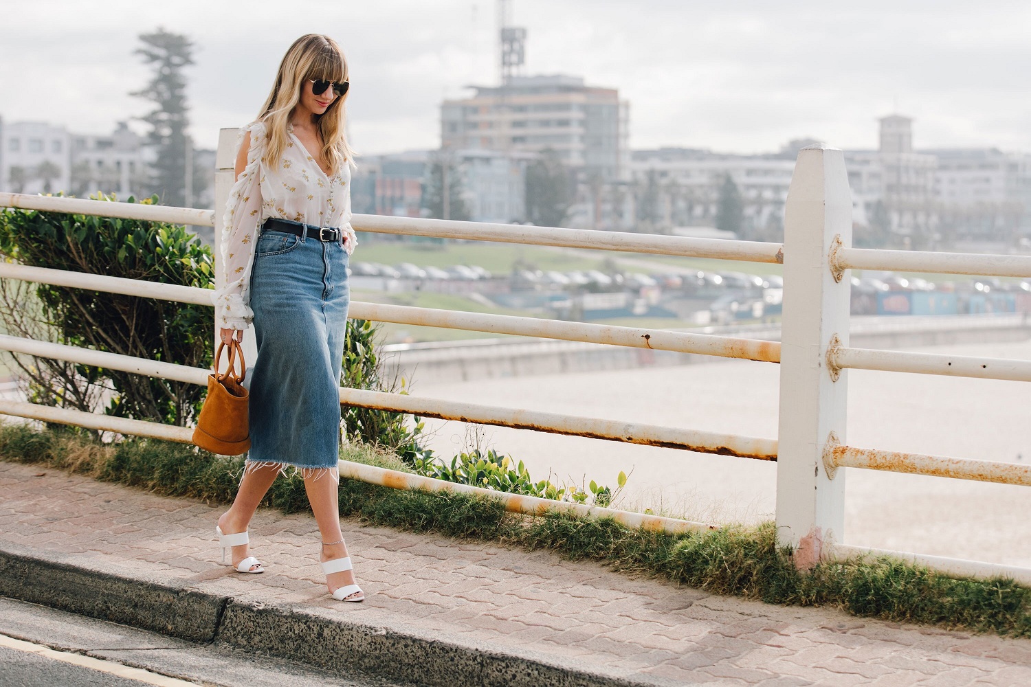 什么样的牛仔裤好看又百搭,百搭时尚超好版型牛仔裤