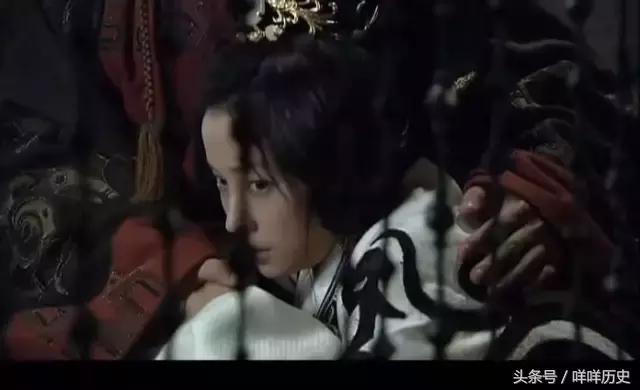 三国演义离间计的故事30字,三国演义小妾出轨