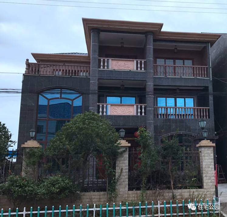 农村自建房真石漆哪种不容易刮灰,农村自建房真石漆推荐