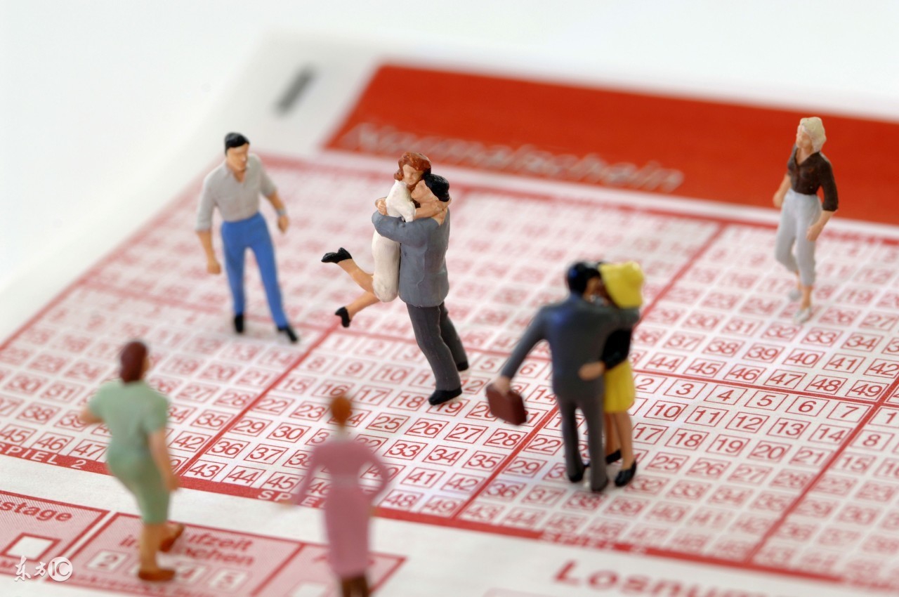 故事:中奖之后“夫妻”反目家庭全被搅乱了,出走多年的妻子突然回家,要钱分钱之事搅得他们焦头烂额