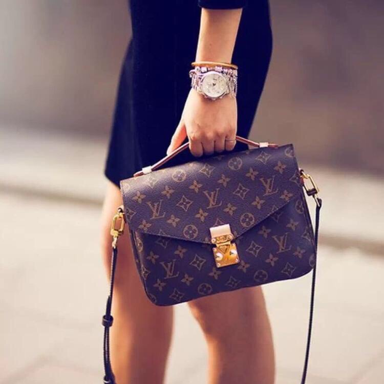 lv包怎么保养和清洗,lv的包是终身免费保养清洗吗