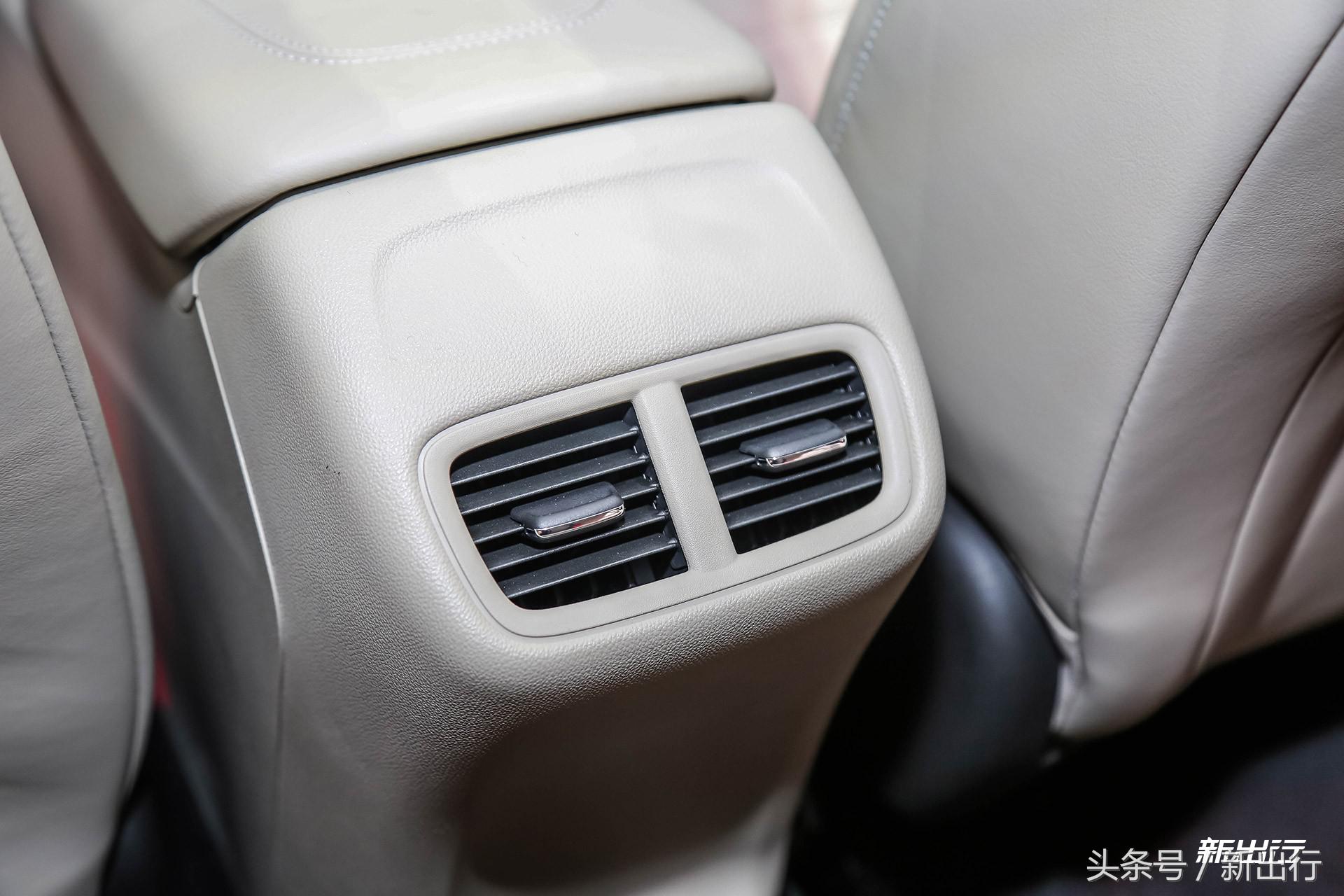 别克君威2017款30h豪华型,远距离看新款君威