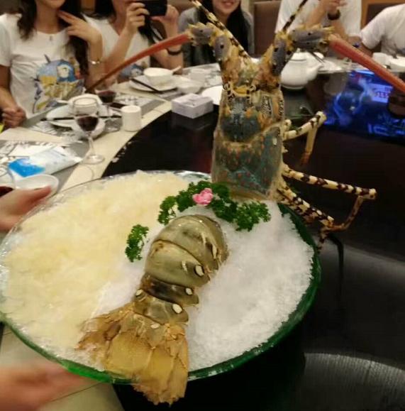 相亲高瘦女太狠了!海归男不跑才怪,居然点了10只这种虾刺身!你知道是什么虾吗?