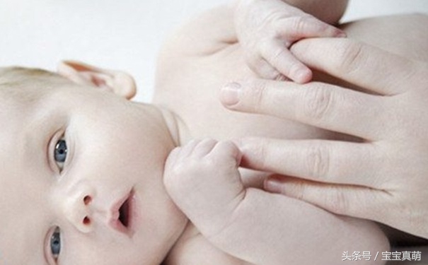 宝宝出现哪些异常时要报告,宝宝出现哪些行为需要注意