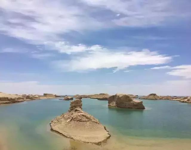 开车去非洲日记之九，去花土沟路上，遇到夺命的沙尘暴，遇到夺魂水上雅丹，小女子想问嫦娥姐姐你要不要面膜