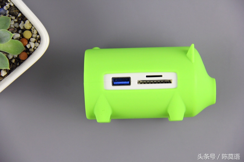 又找不到读卡器了?还在抱怨USB接口不够用?看小猪如何完美演绎读卡集线艺术