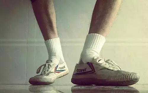 12岁到15岁的运动鞋耐磨耐穿轻松,推荐一款经典的运动鞋