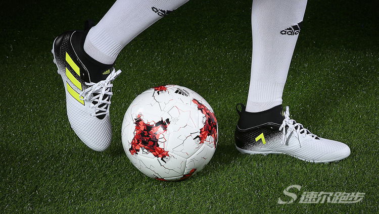 中场球员应该穿哪种足球鞋,足球进攻型中场球鞋推荐