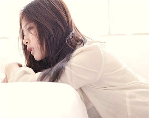 脸上长了囊肿发紫怎么治疗,卵巢囊肿和脸上长斑有关系吗