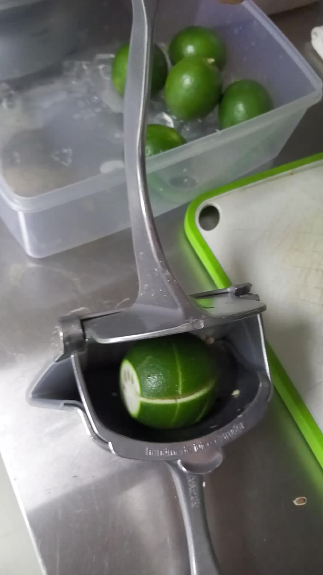 喜茶柠檬茶做法教程,怎么做喜茶的爆柠茶