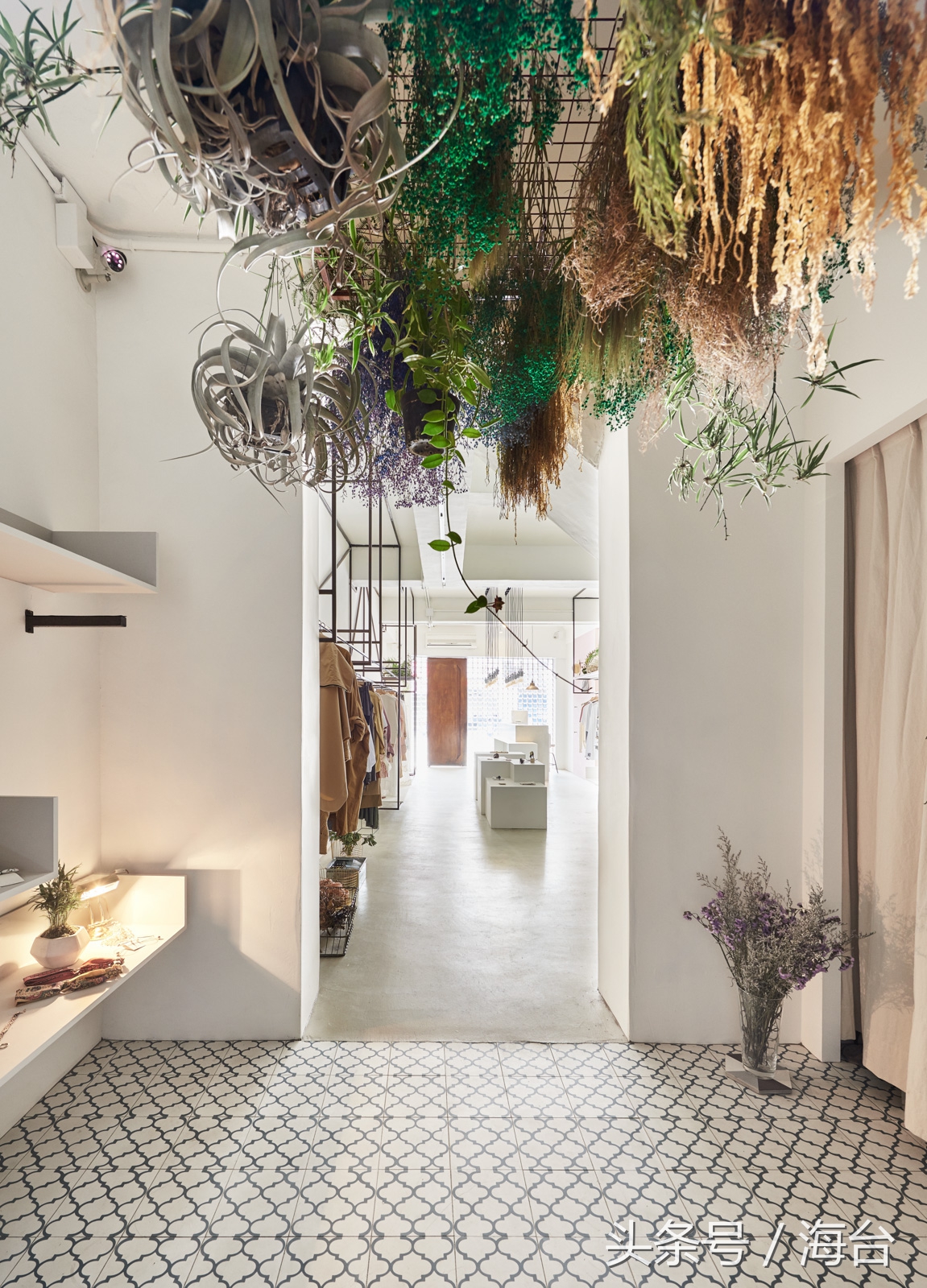 在小县城装修多少钱,一万块钱在家开的服装店装修