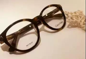 免费配镜,免费验光,免费清洗,免费维修……它不只是一家眼镜店,它更是一个学生视力关爱项目!