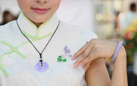 如何找到有缘的翡翠,翡翠一鹿有你适合什么人戴