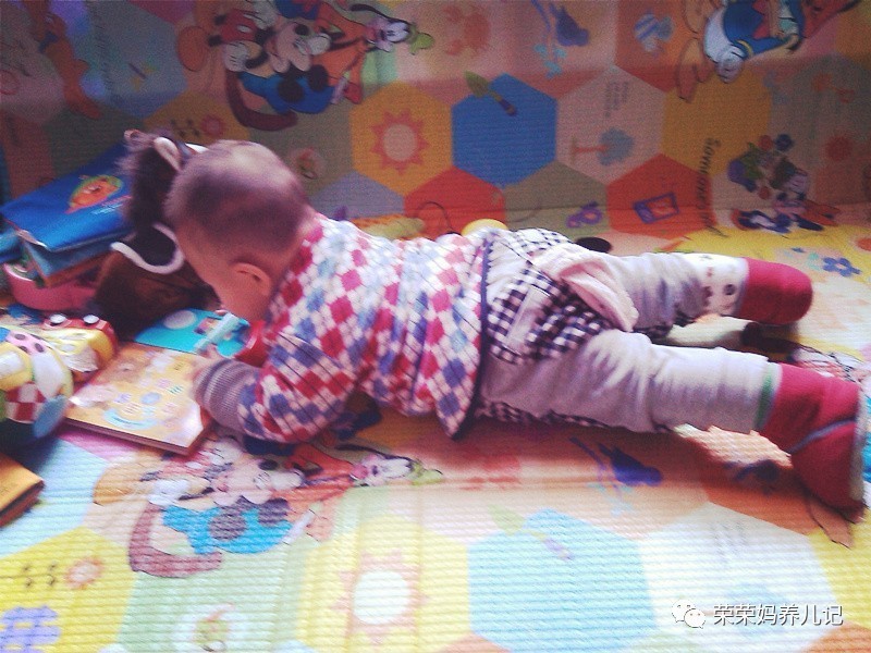 0-1岁幼儿爬行训练方法,爬行需要刻意训练吗