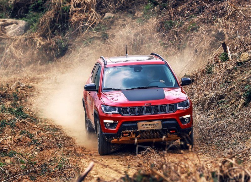 指南者2.4四驱豪华版,吉普指南者2.4四驱高性能版