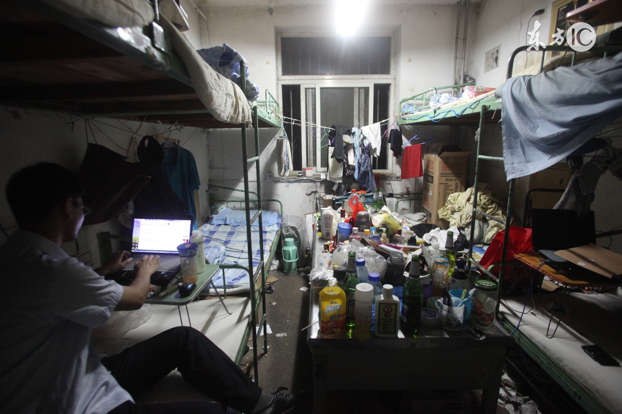 遇到奇葩室友怎么办不讲卫生,碰见奇葩室友怎么安慰自己