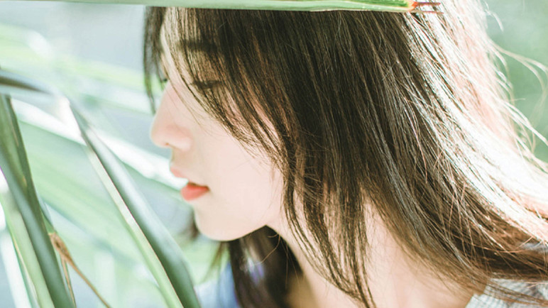 哥哥带女朋友回来我不好意思说话,哥哥带女朋友回家被妹妹嫌弃