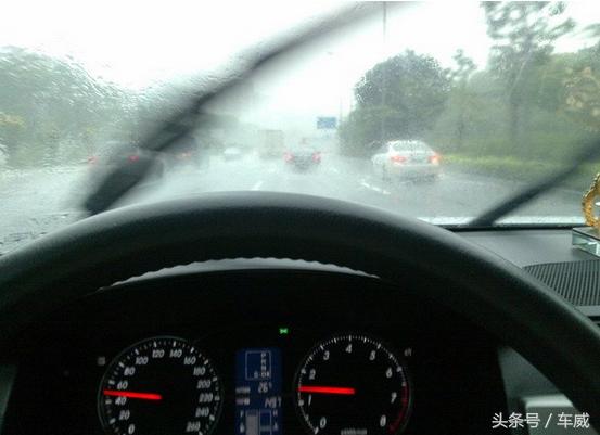 车上都有哪些排水口要清理,车上有哪些排水孔需要疏通