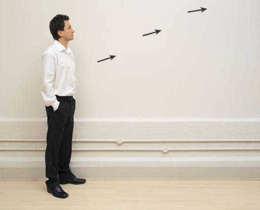 不自信的表现小动作多,不自信的行为有哪些