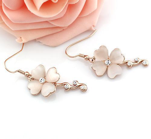 有没有觉得四叶草饰品不好看的,四叶草饰品属于什么风格