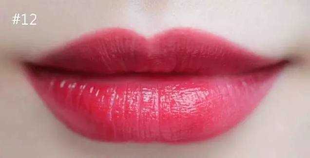 李一桐涂偏黑口红,李一桐唇纹