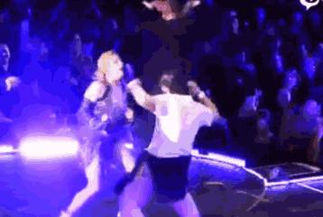 陈奕迅线上演唱会全程播放,看完陈奕迅的演唱会感慨