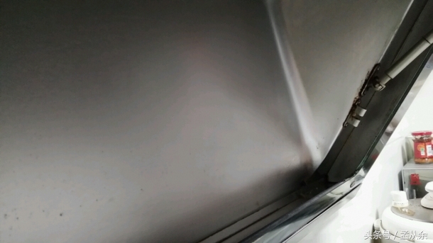 做美食，吃油的就是油烟机了！自制清洁剂吧，省钱省力，擦的好干净