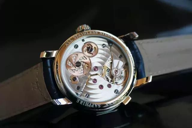 积家翻转系列背面刻字,积家翻转龙年