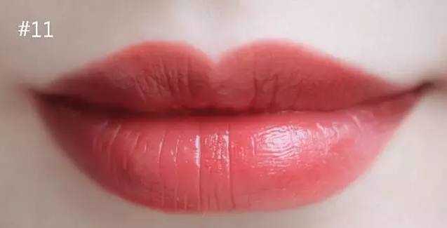 李一桐涂偏黑口红,李一桐唇纹