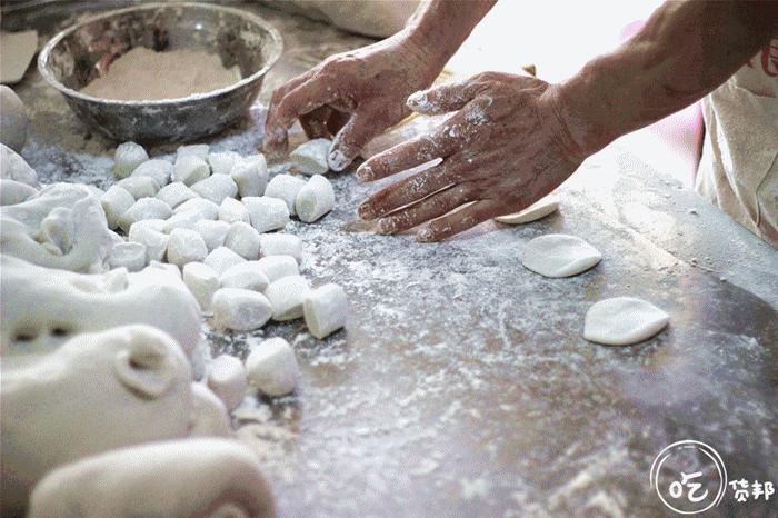 郴州一中门口的那条小吃街,我好想再走一遍啊~