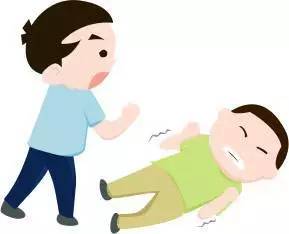 身边人员突然晕倒应该做何急救,假装四肢僵硬身体抽搐不停倒地