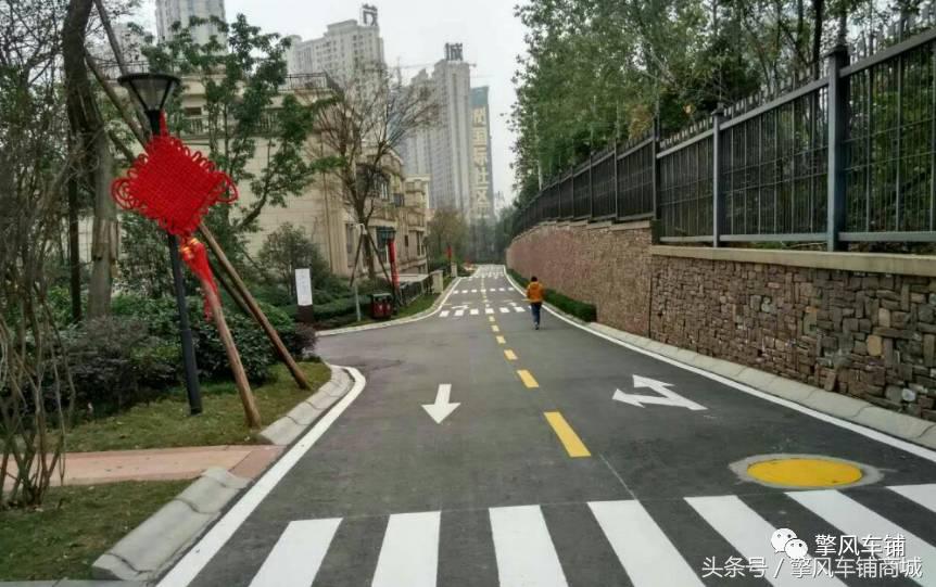道路两旁的白线是什么意思,道路黄线和白线代表什么
