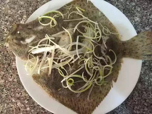 老饭骨清蒸多宝鱼的正宗做法,清蒸多宝鱼正宗做法王刚