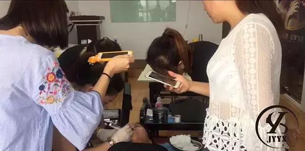 肉桂奶茶色纹唇怎么调色,纹唇用四种染料调色