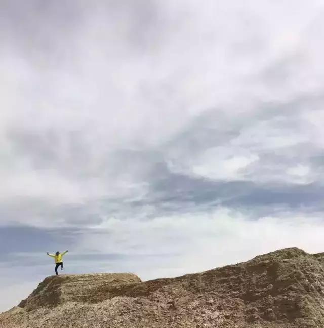 开车去非洲日记之九，去花土沟路上，遇到夺命的沙尘暴，遇到夺魂水上雅丹，小女子想问嫦娥姐姐你要不要面膜