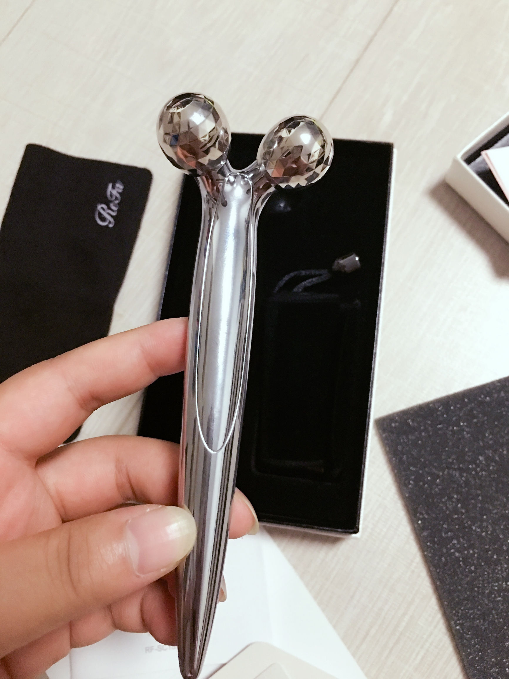 20岁美容仪测评,女大学生变形计