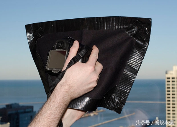 想隔着玻璃拍大片被玻璃反光困扰?这样就能消除玻璃反光!