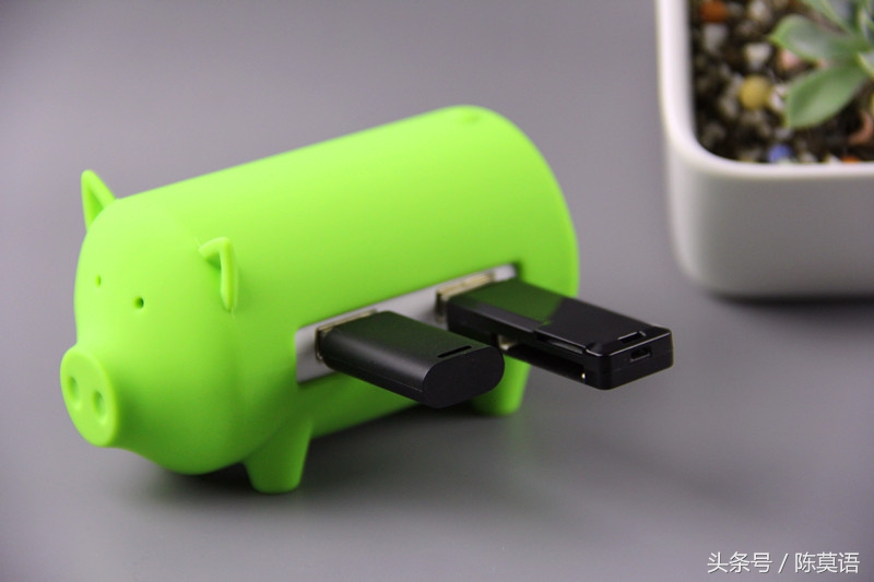 又找不到读卡器了?还在抱怨USB接口不够用?看小猪如何完美演绎读卡集线艺术