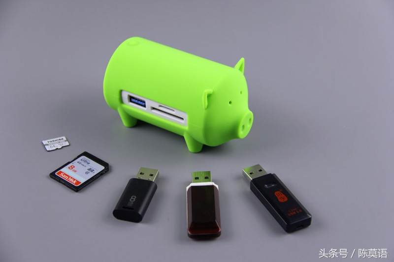 又找不到读卡器了?还在抱怨USB接口不够用?看小猪如何完美演绎读卡集线艺术