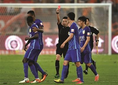 喜子原创｜权健队连胜被他终结，起底“醉酒裁判”张龙！