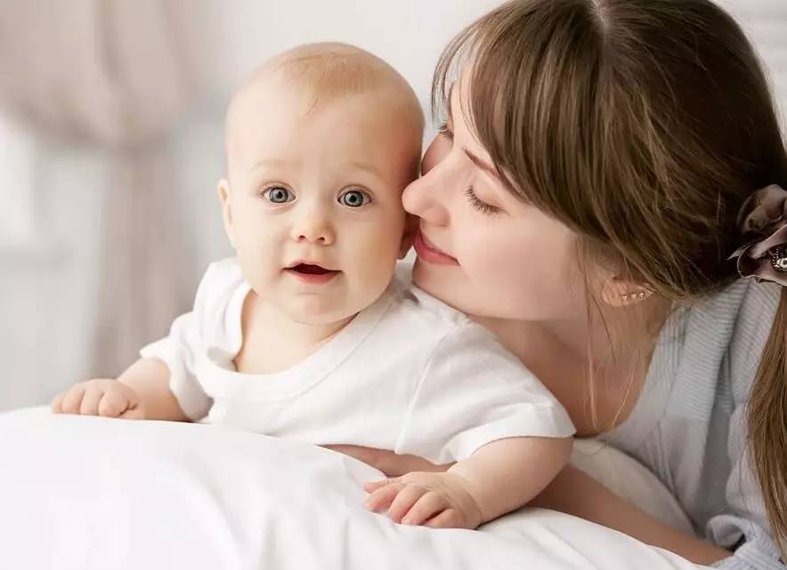 宝宝感冒打喷嚏流鼻涕该怎么办,宝宝感冒频繁打喷嚏流鼻涕怎么办