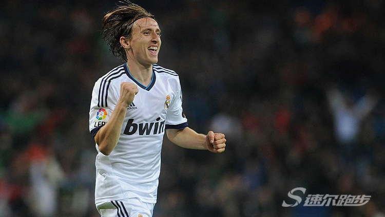 中场球员应该穿哪种足球鞋,足球进攻型中场球鞋推荐