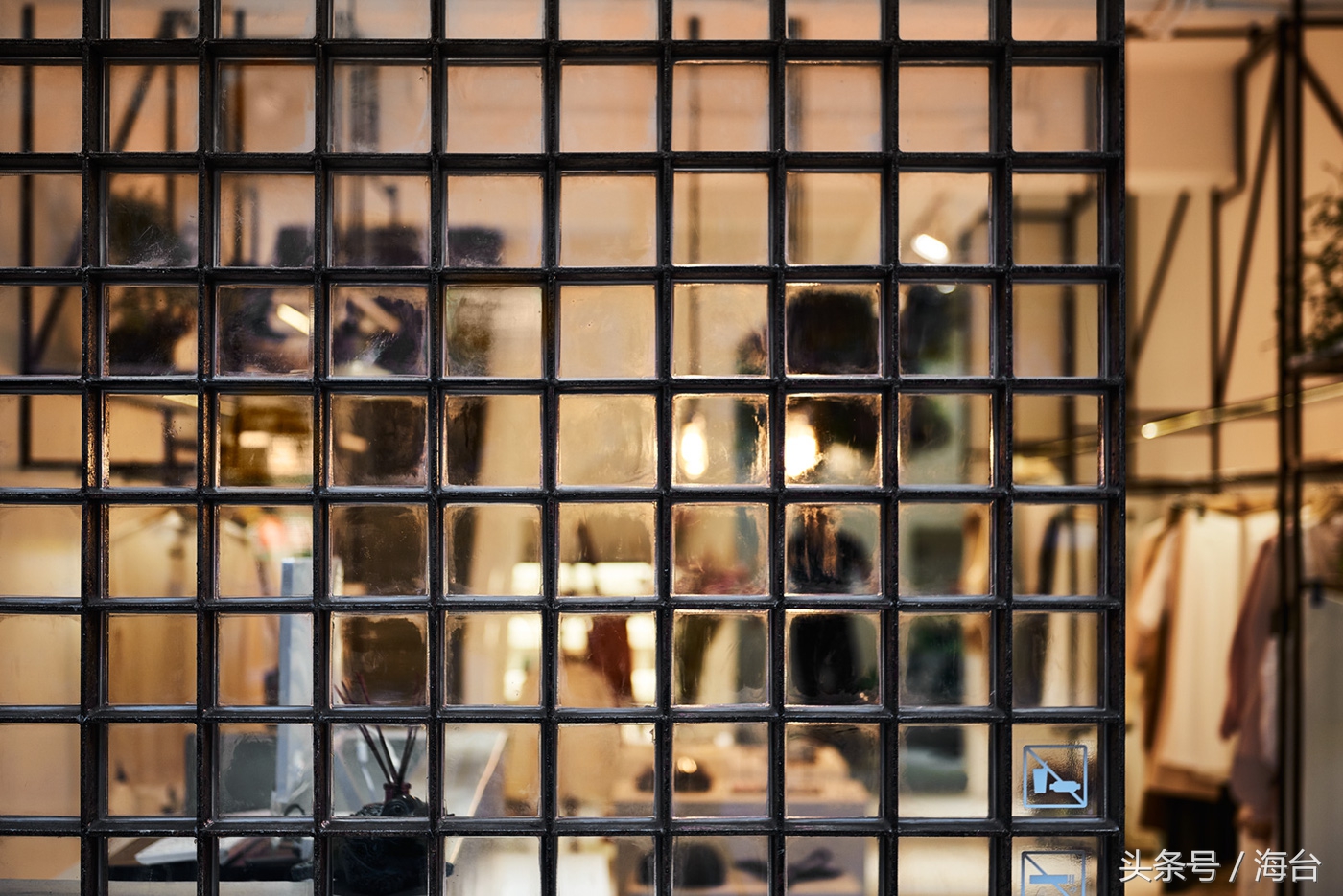 在小县城装修多少钱,一万块钱在家开的服装店装修