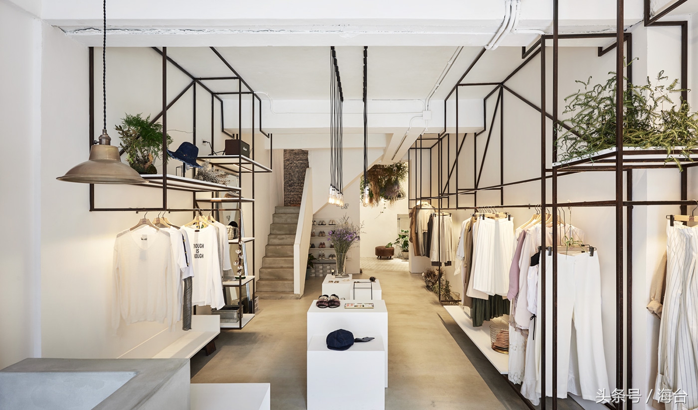 在小县城装修多少钱,一万块钱在家开的服装店装修