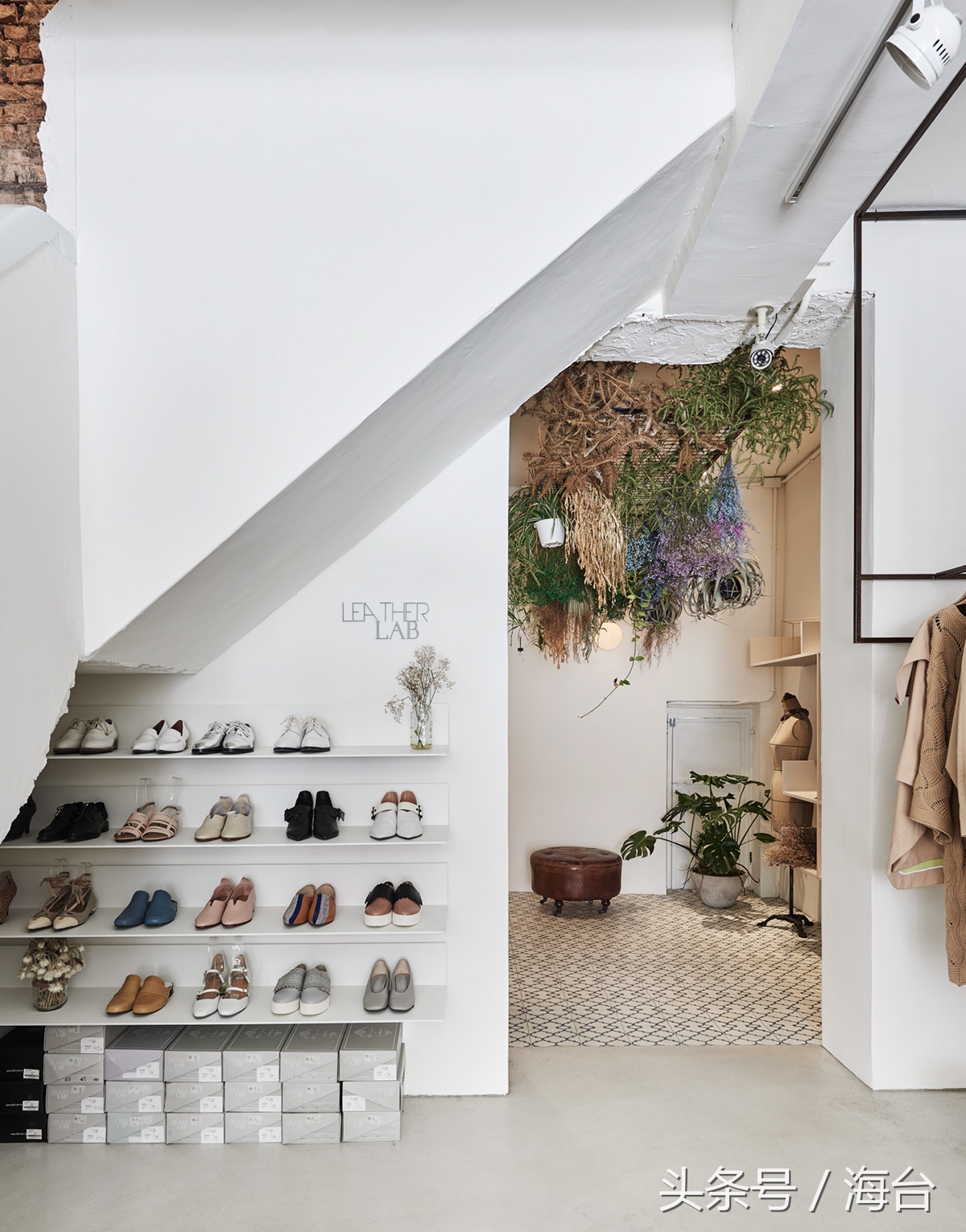 在小县城装修多少钱,一万块钱在家开的服装店装修