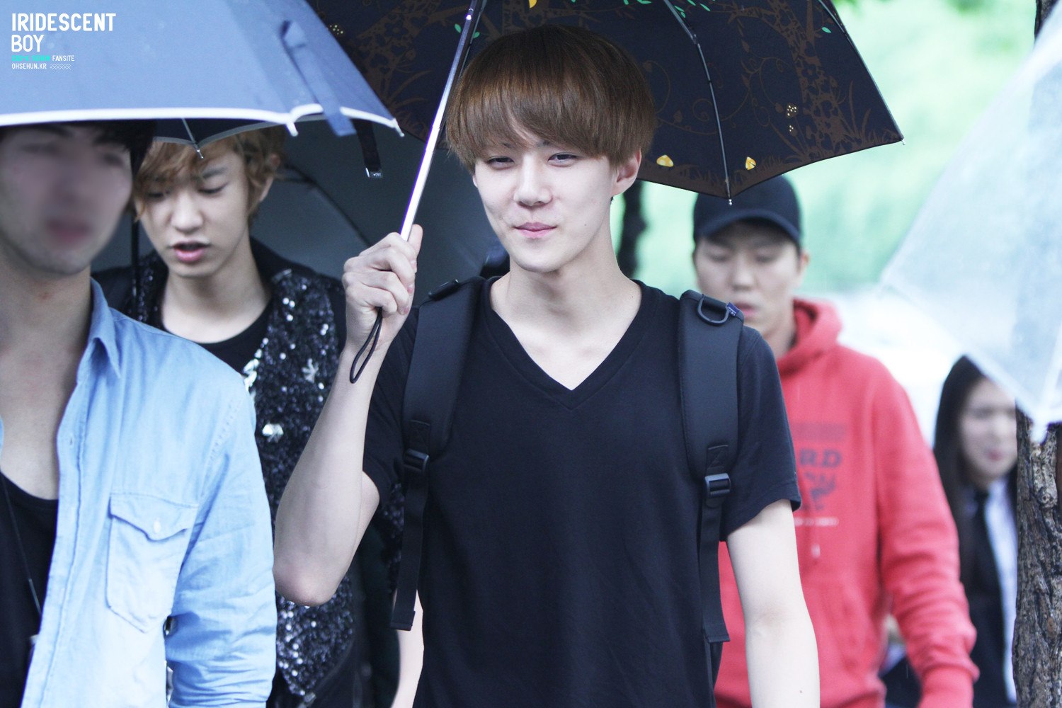 SM和7-Eleven合作出售EXO雨伞