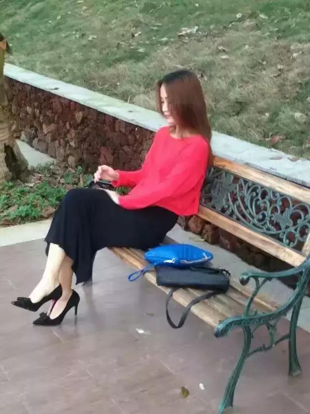 听她说｜李政云：举步维艰跨过十个行业”，看她如何逆袭成足球公司老板