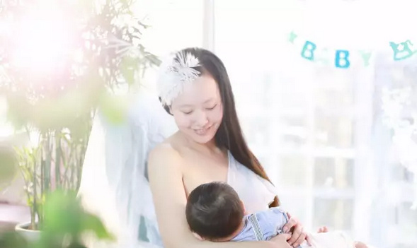 象妈妈和小象拥抱,象妈妈和象宝宝是如何拥抱的