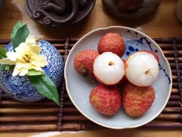 7岁男孩吃荔枝死亡,广东7岁小男孩空腹吃了荔枝